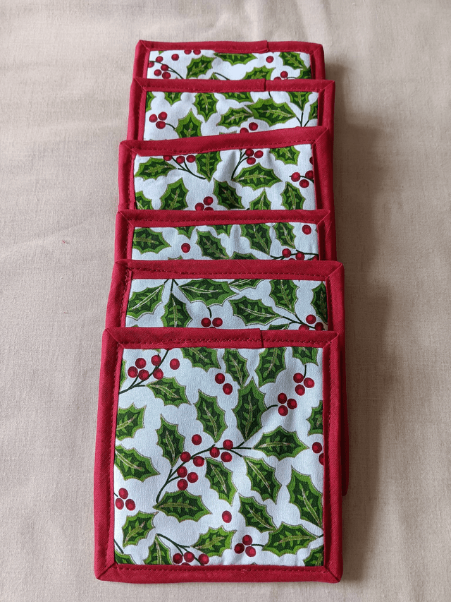 Set of 6 coaster mats holly & berries cotton fabric with plain red reverse