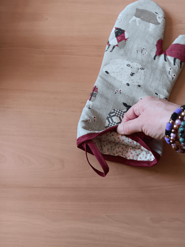 One Oven Gauntlet Baa Baa Peony Fabric 
