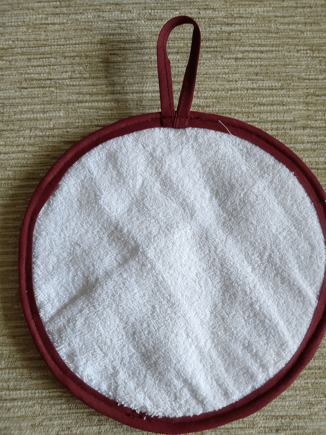 Round Hot Pot Grab Mat in Baa Baa Peony Fabric heat resistant wadding filling and hanging loop
