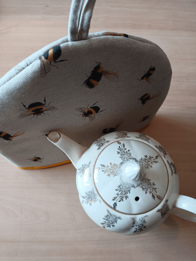 Tea Cosy Bees Cotton Linen Fabric 4-6 Cup