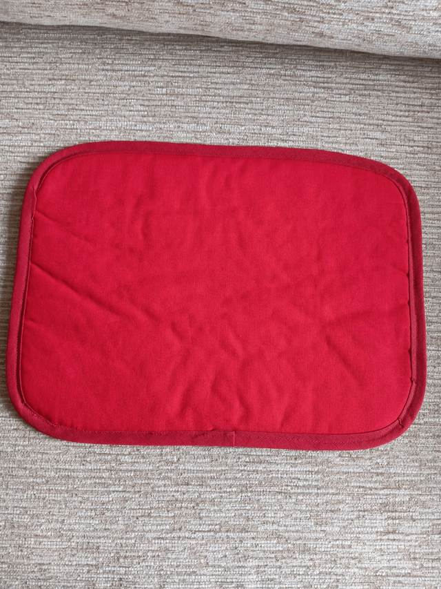 Set of 6 reversible table place mats holly & berries cotton fabric with plain red reverse 