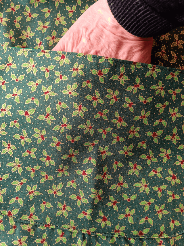 Kitchen Apron Cotton Holly Print Fabric with Green Lining and straps. Adjustable neck tie, lined matching pocket