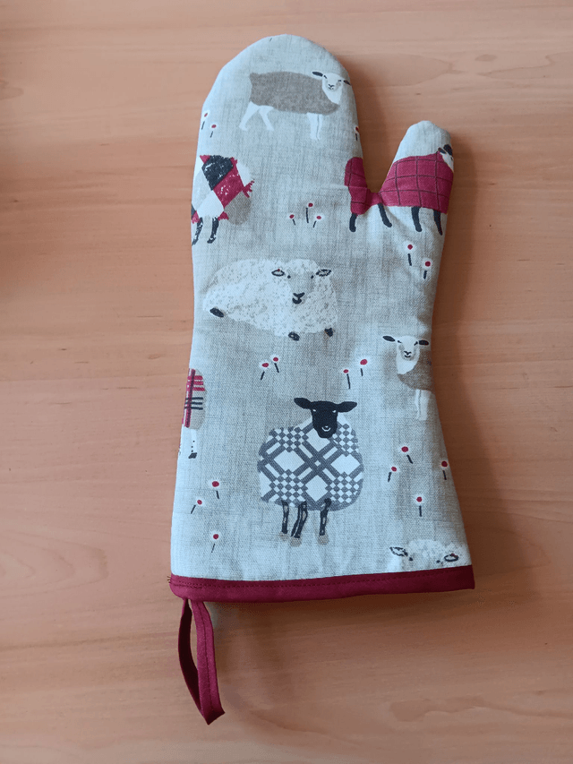 One Oven Gauntlet Baa Baa Peony Fabric 