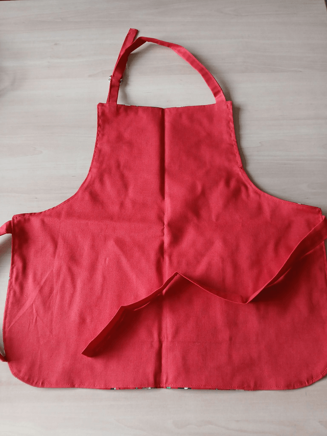 Childs Kitchen Play Apron Pudding Patterned Cotton Fabric with Front pocket and Red lining, waist ties and adjustable neck ties (1)