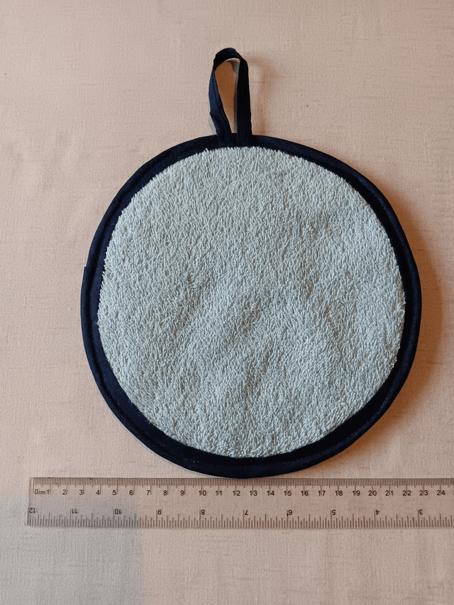 Round Hot Pot Grab Mat Navy Daisies Cotton Fabric with heat resistant filling and mint green towelling 