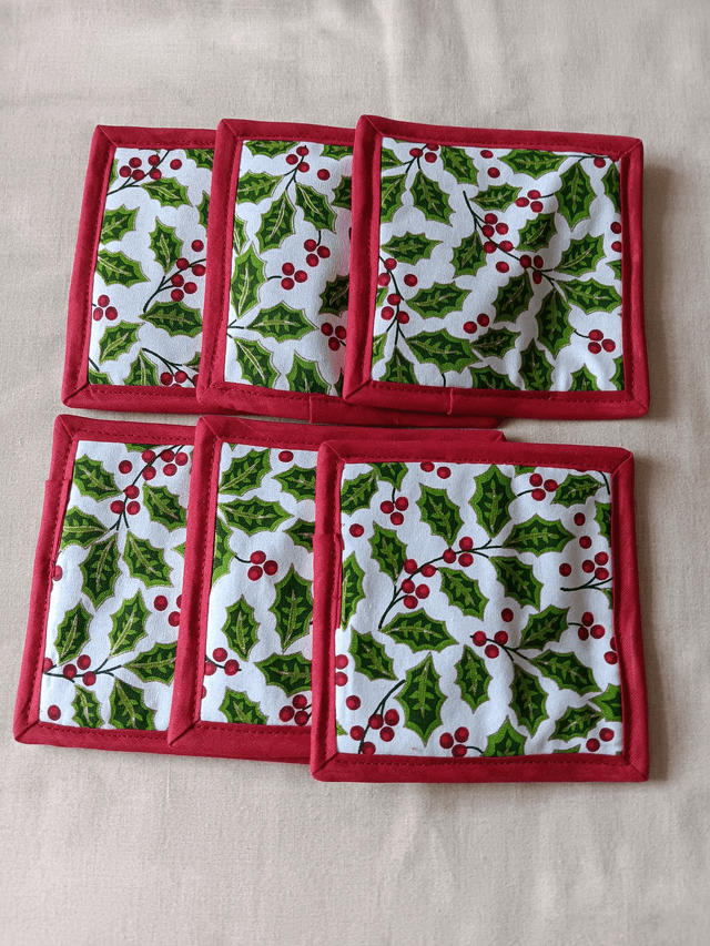 Set of 6 coaster mats holly & berries cotton fabric with plain red reverse