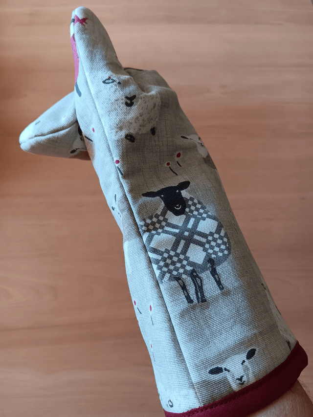 One Oven Gauntlet Baa Baa Peony Fabric 