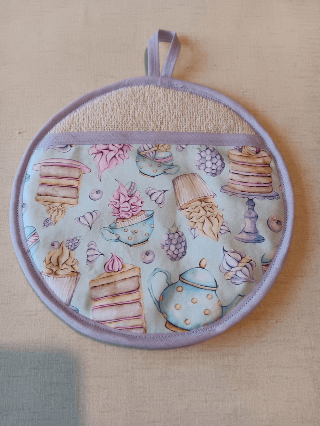 Round Hot Pot Grab Mat Three Wishes Tea and cakes Cotton Fabric with heat resistant filling and cream towelling 