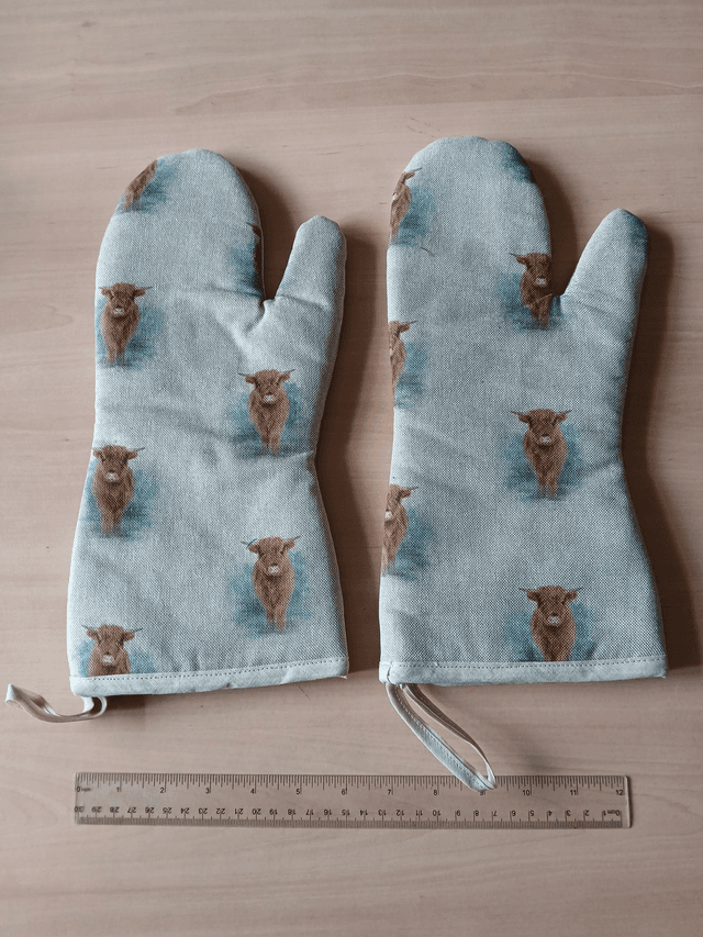 Pair of Oven Gauntlets, Highland Cows Print Cotton Fabric with plain turquoise cotton fabric lining and hanging loop.